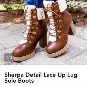 BNIB Sherpa lined, Lace-up Lug Sole Boots